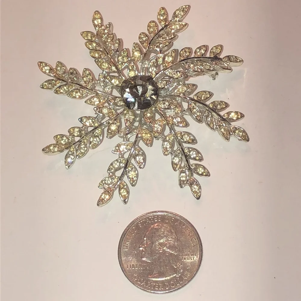 Sarah Coventry Silver Tone Smoky Gray CZ Rhinestones Flower Retro Dome Brooch